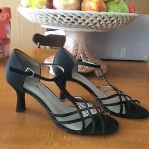 👠❤️BANDOLINO JEWELED KITTEN HEEL FORMAL👠❤️